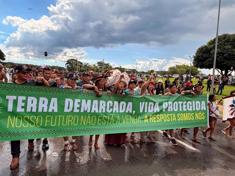 ATL/BRASÍLIA: REGISTROS DA 2ª MARCHA: “DEMARCA LULA, BRASIL SOBERANO É TERRA INDÍGENA DEMARCADA E PROTEGIDA!"