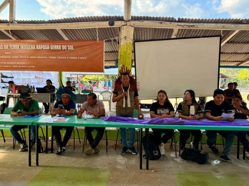 Durante a IX Assembleia dos Povos Indígenas da T.I. Raposa Serra do Sol, lideranças discutem construção de documento para fortalecer organização e autonomia indígena
