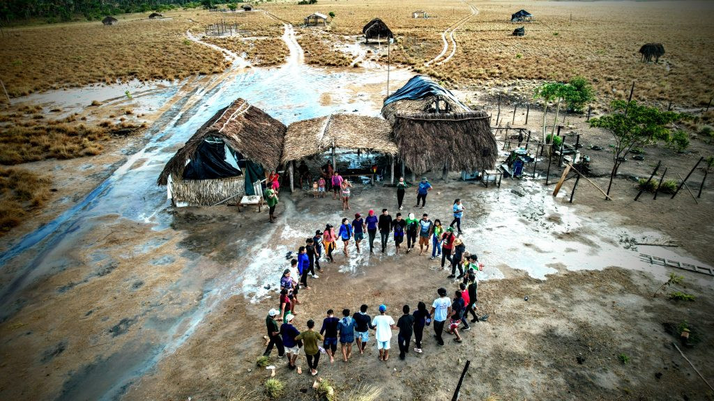 JOVENS INDÍGENAS DE RORAIMA ESTREIAM CARAVANA “VEM REMAR COMIGO” PARA FORTALECER E CONTINUAR A LUTA DAS LIDERANÇAS TRADICIONAIS