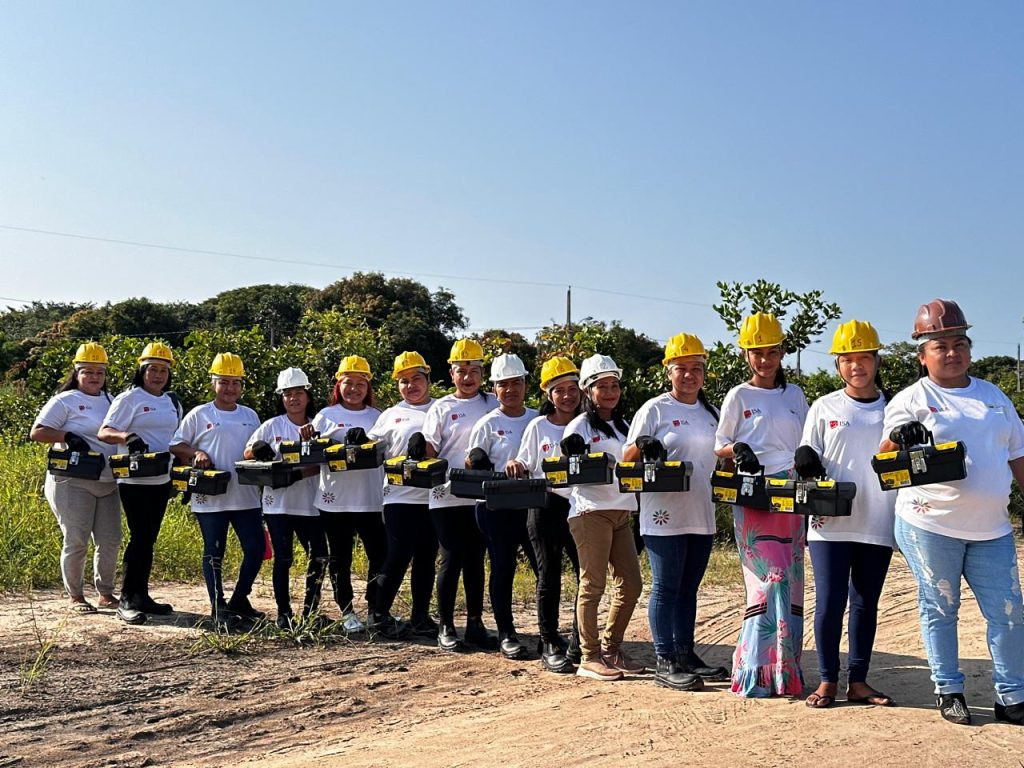 PARCERIA ENTRE O CIR, ISA E SOLARES FORMA AS PRIMEIRAS MULHERES INDÍGENAS ELETRICISTAS EM RORAIMA