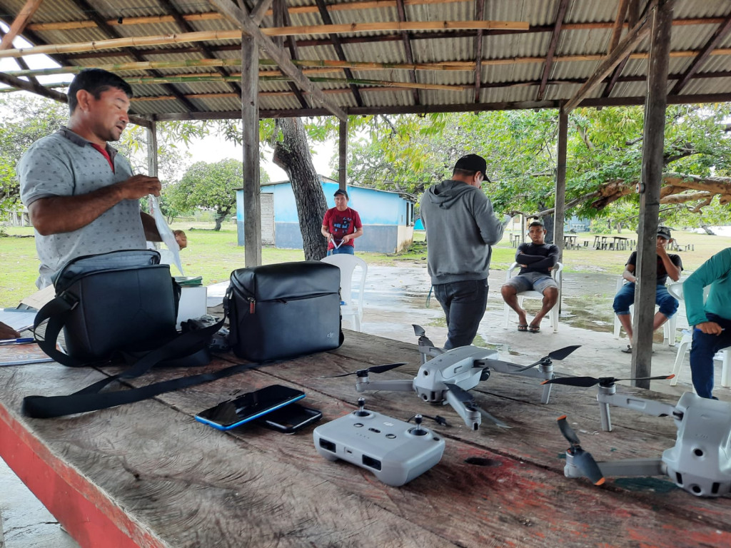 Lideranças indígenas do GPVIT participam de capacitação básica de drone