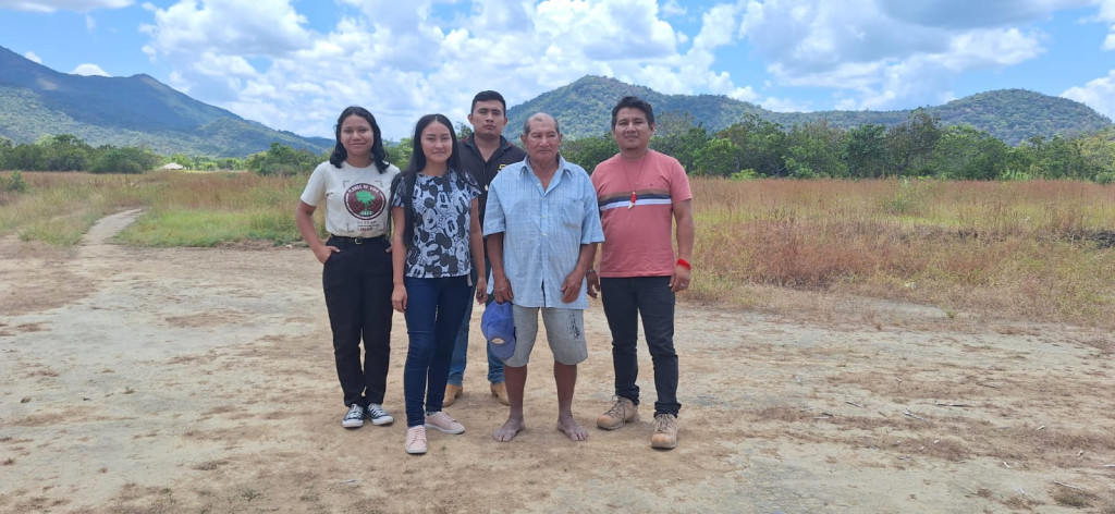 Como instrumento de fortalecimento da caminhada, jovens indígenas visitam o sábio e resistente Valdir Tobias Macuxi