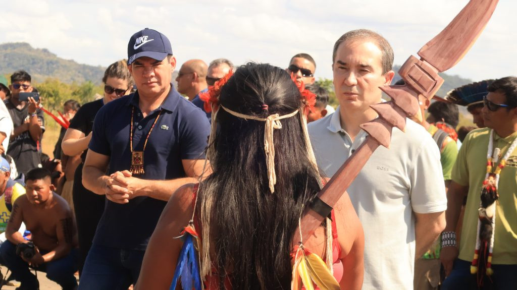 PARLAMENTARES FEDERAIS VISITAM MOBILIZAÇÃO E AFIRMAM POSICIONAMENTO CONTRA O MARCO TEMPORAL