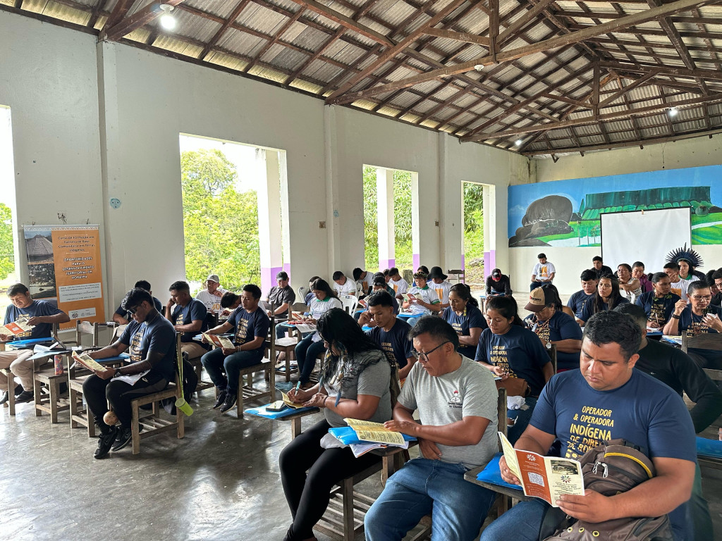 LIDERANÇAS INDÍGENAS DE RORAIMA RECEBEM CAPACITAÇÃO SOBRE TURISMO DE BASE COMUNITÁRIA EM T.IS INDÍGENAS