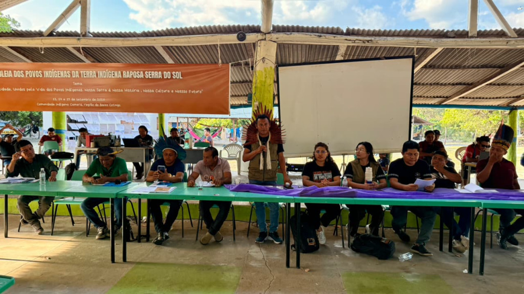 Durante a IX Assembleia dos Povos Indígenas da T.I. Raposa Serra do Sol, lideranças discutem construção de documento para fortalecer organização e autonomia indígena