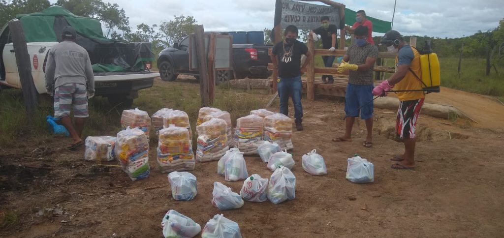Dedetização das cestas básicas e dos Kits de Higiene, na barreira sanitária da comunidade Vida Nova