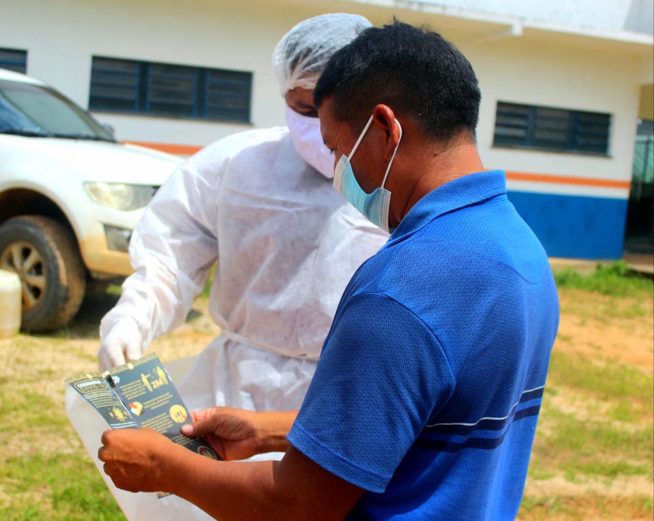 Folders em línguas nativas ajudam comunidades a compreenderem o que é o novo coronavírus e como se proteger/FOTO: Ariene Susui/Ascom CIR