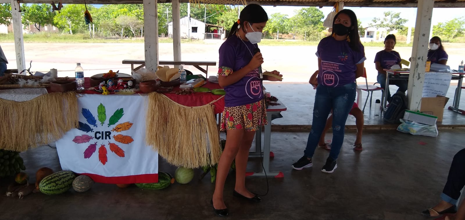 A jovem Joênia da Silva, de 11 anos, da comunidade Sucuba participando da capacitação.