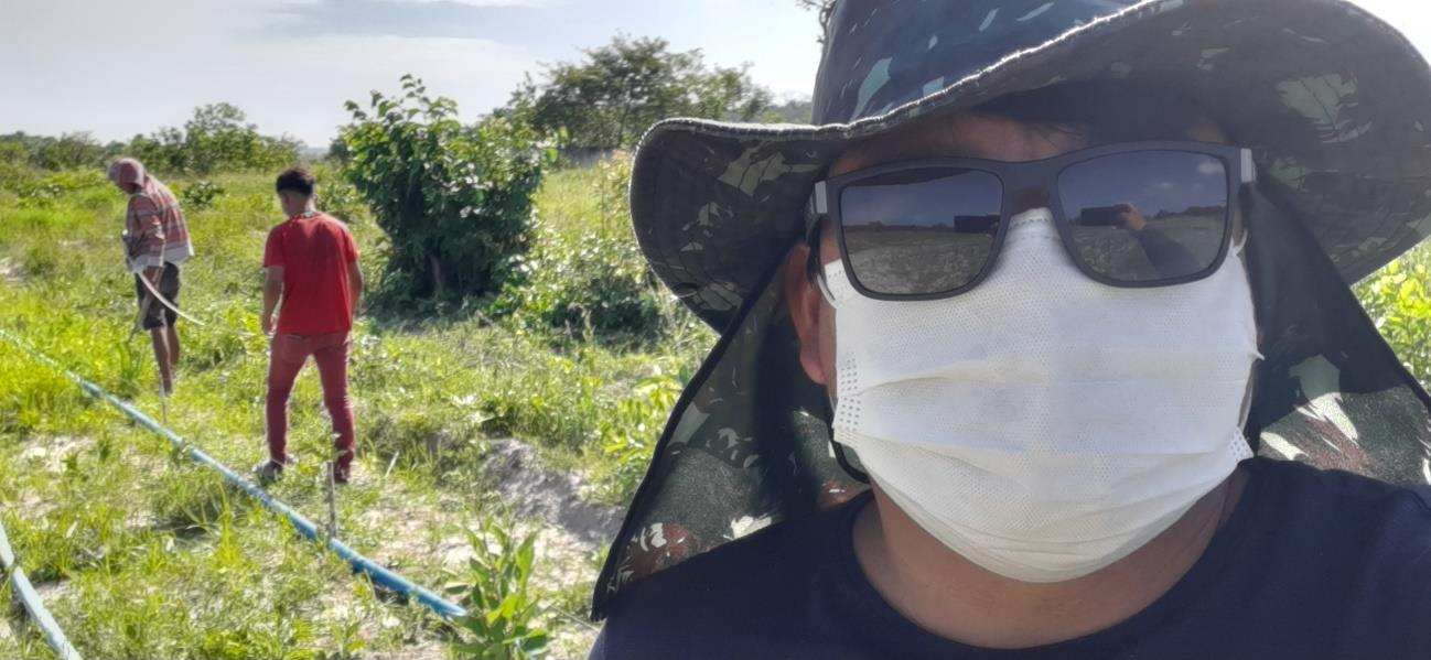 Engenheiro agrônomo indígena Giofam Mandulão em acompanhamento técnico de campo (fotos arquivo pessoal Giofam)