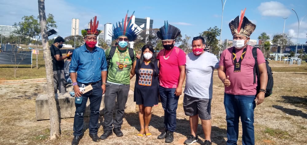lideranças junta a Sonia Guajajara