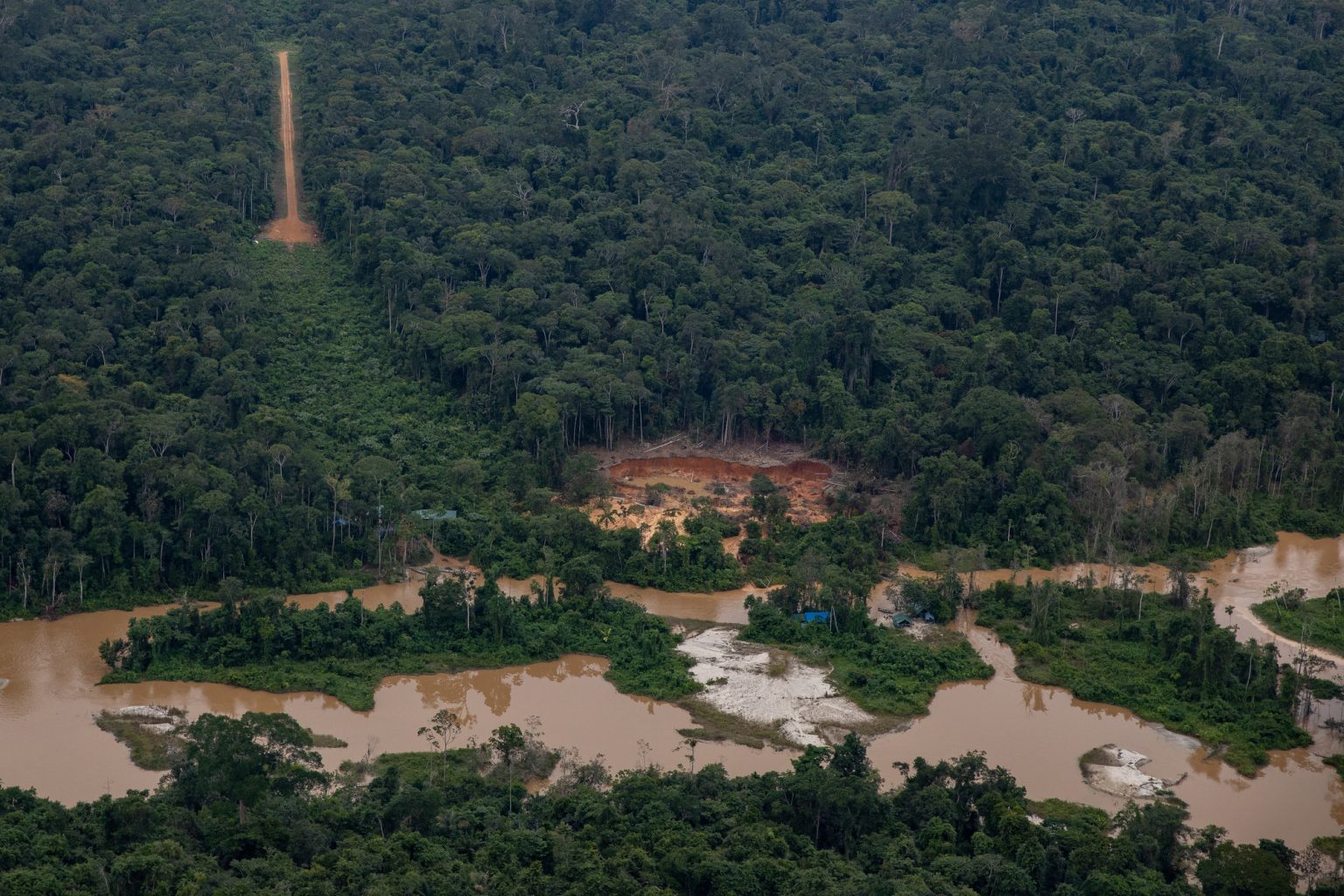 Garimpo no rio Couto Magalhães, Kayanau, Terra Indígena Yanomami/ Foto: © Bruno Kelly/HAY